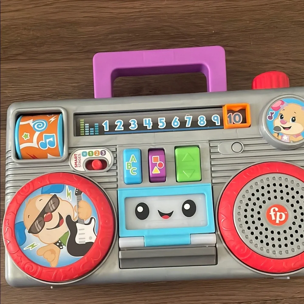 Fisher Price Laugh and Learn Busy Boombox Musical Activity Toy Size 3/6 monts